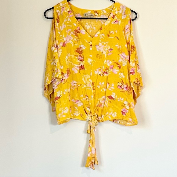 Democracy Tops - Democracy Yellow Floral Cold Shoulder Blouse - Size: Small